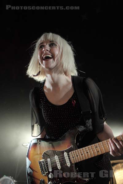 THE JOY FORMIDABLE - 2011-06-24 - PARIS - Hippodrome de Longchamp - Rhiannon Bryan